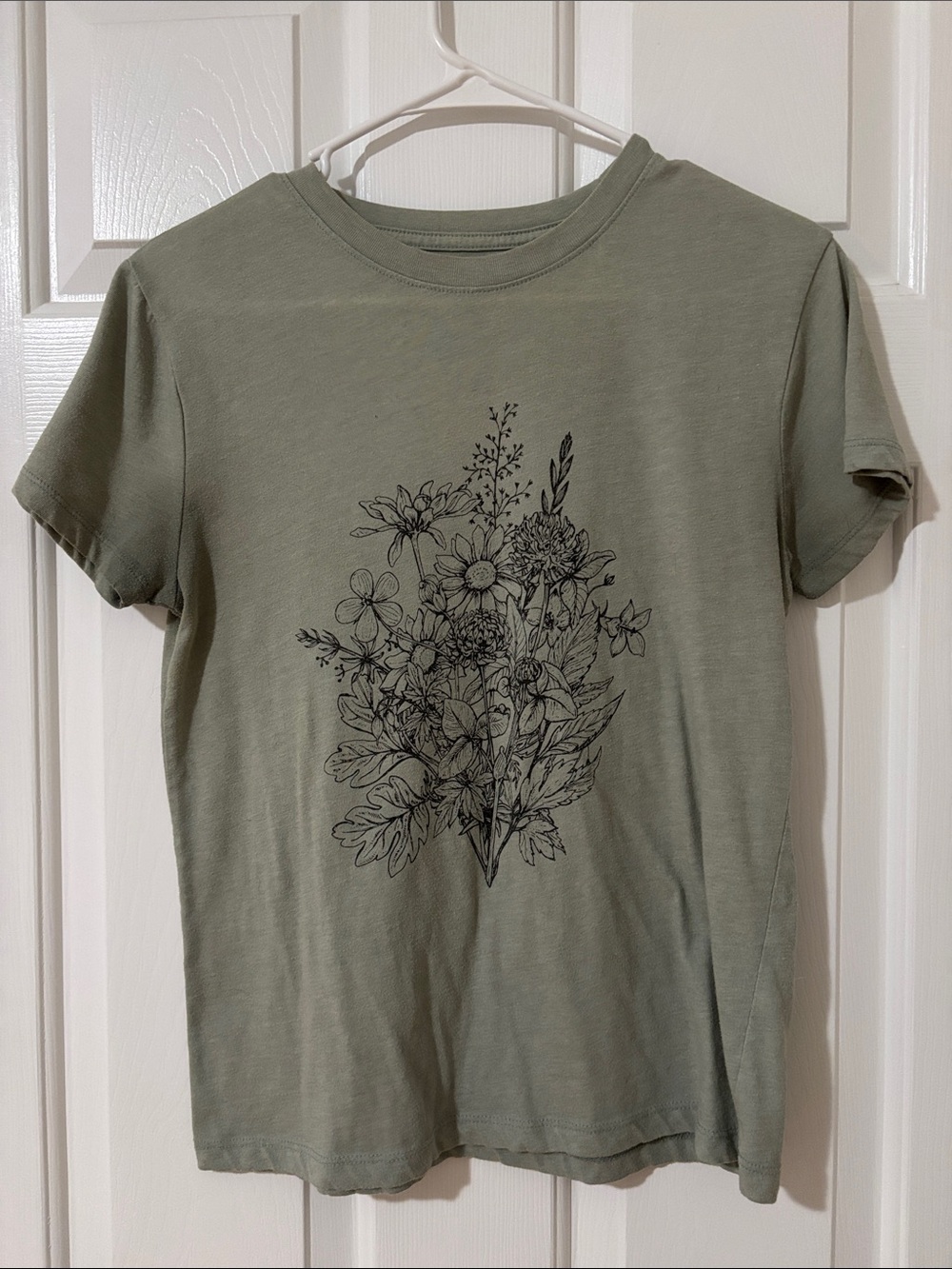Fifth Sun Women's Sage Green Floral Graphic Tee